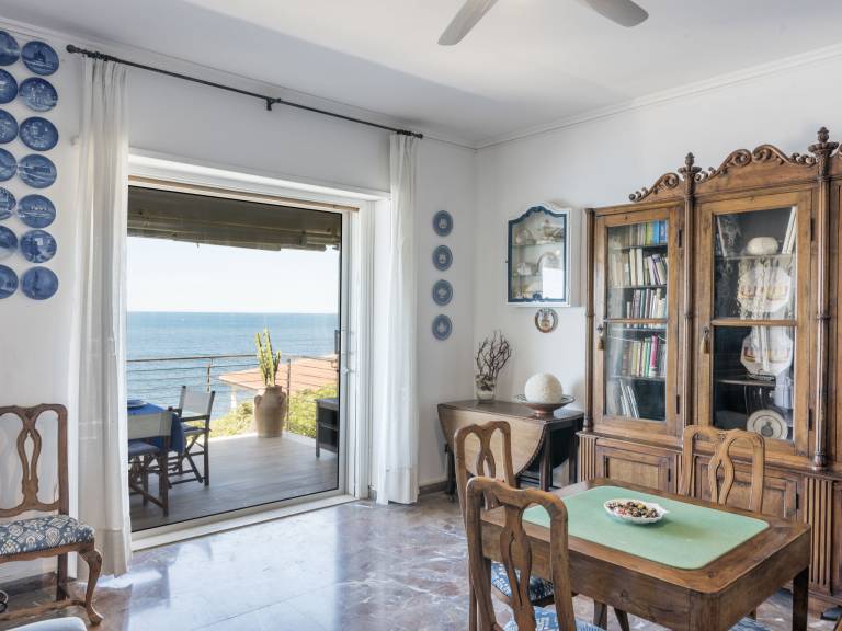 Apartment with yard & terrace | Sea view — photo 3