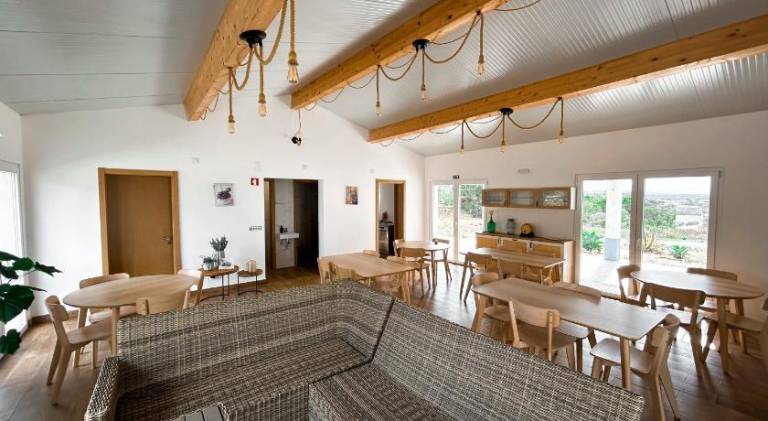 Pleasant house with yard, pool & patio | Pet-friendly — photo 5