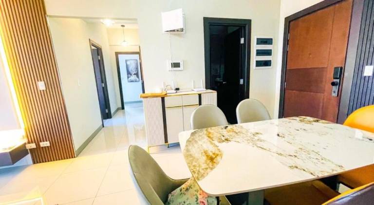 Luxury 2BR Penthouse Across Uptown BGC I Modern — photo 3