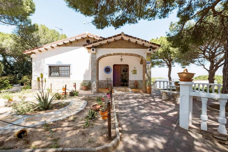 Fully equipped villa with private pool, BBQ & yard | Dogs allowed — photo 3