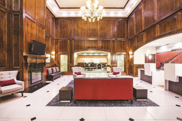 La Quinta Inn & Suites by Wyndham Allen at The Village — photo 2