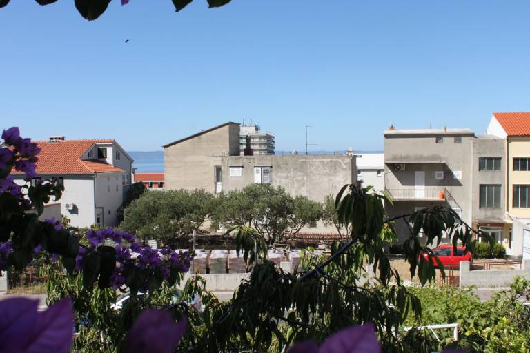Wonderful rental apartment with terrace & grill | Next to the beach | Pet-friendly in Tucepi