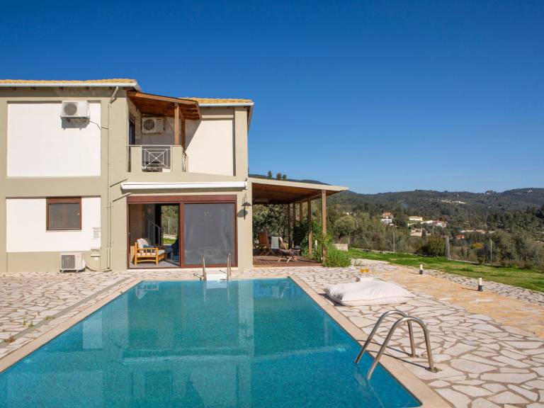 Vacation home with garden, private pool & barbeque in Lefkada