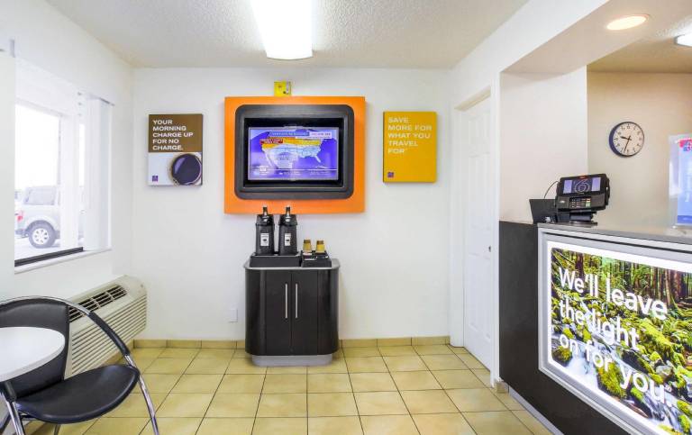 Motel 6 Medford, OR - North — photo 2