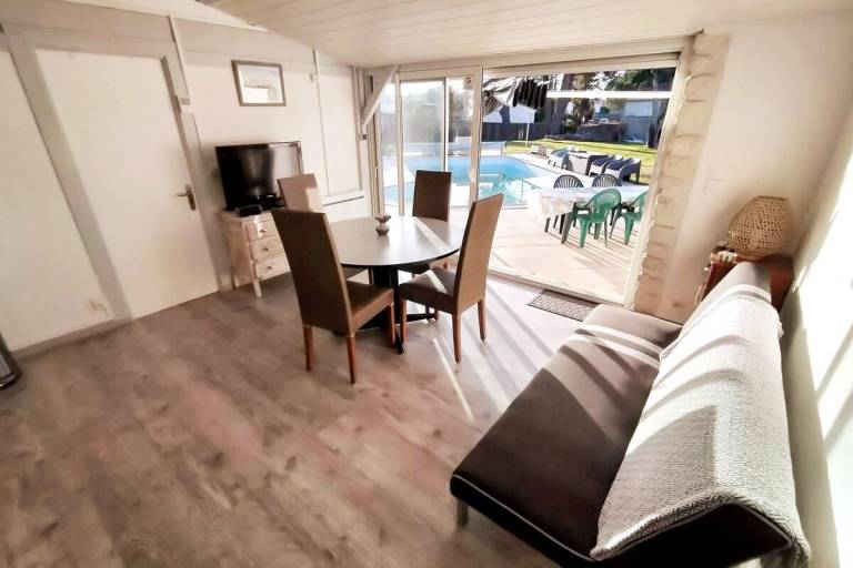 Charming vacation home with heated pool — photo 3