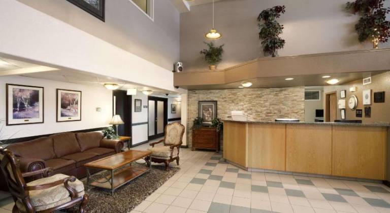 Super 8 By Wyndham Dawson Creek — photo 3