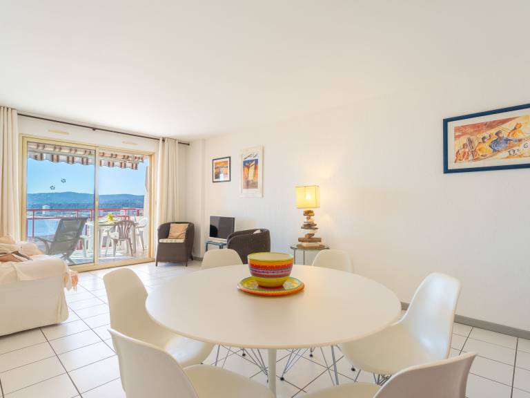 Fully equipped rental apartment with terrace & pool | Sea view | Beach nearby | Dogs allowed — photo 4