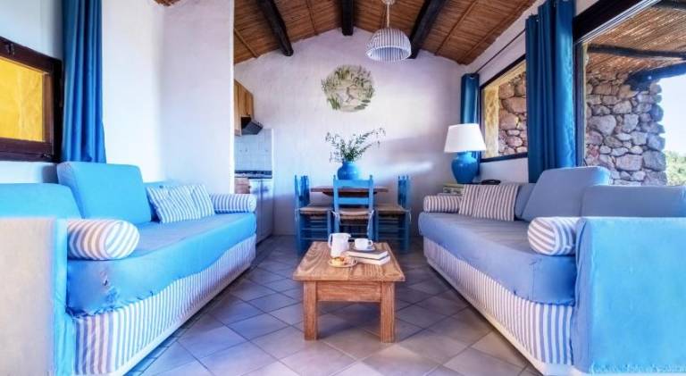 Serviced apartment with patio & yard | Beach nearby | Pet-friendly — photo 2