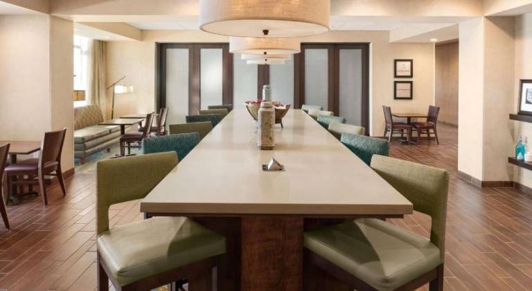 Hampton Inn Lincoln Airport — photo 3