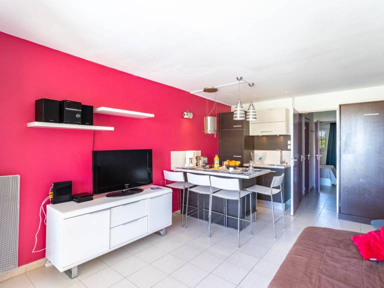Rental apartment with patio, pool & garden | Sea view | Next to the beach | Pets are welcome — photo 2