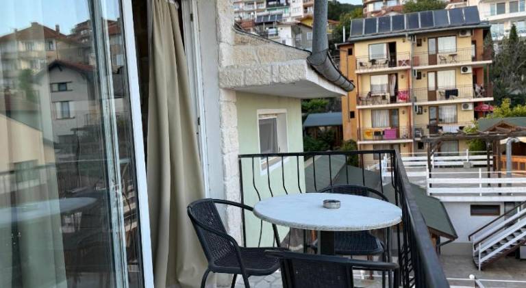 Holiday apartment with patio — photo 4