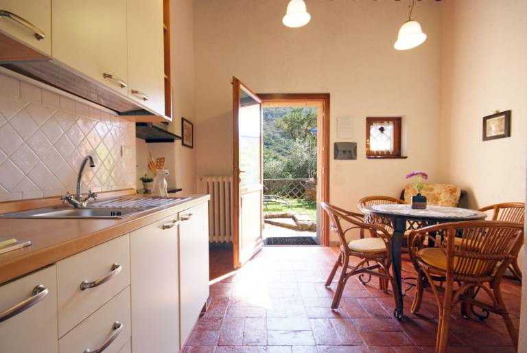 Beautiful holiday apartment with barbeque & garden | Pet-friendly — photo 3