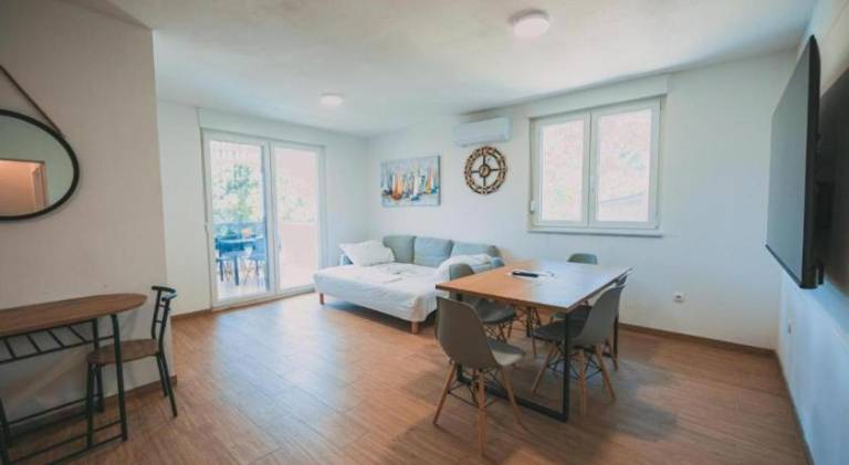 Rental apartment with pool & grill — photo 2