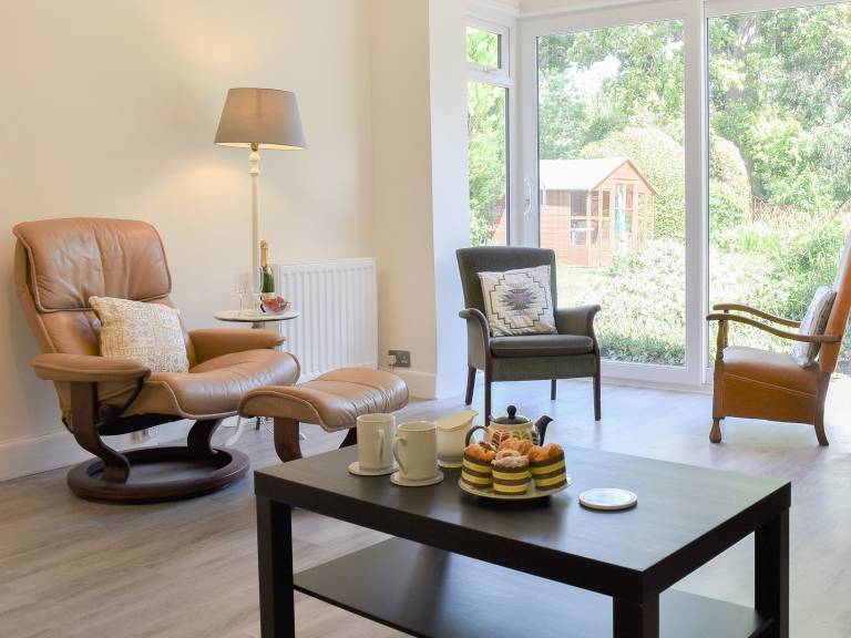 Family-oriented cottage with yard | Pets allowed — photo 3