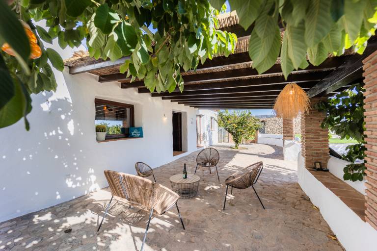 Villa with terrace, private pool & yard | Mountain view | Pet-friendly — photo 3