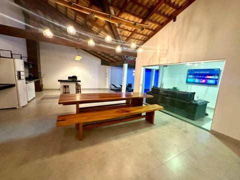 House with pool — photo 4