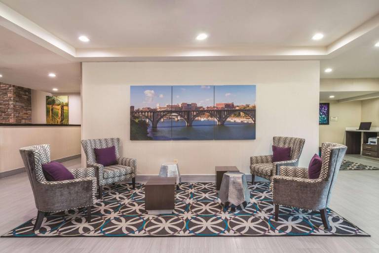 La Quinta Inn & Suites by Wyndham Loudon — photo 2