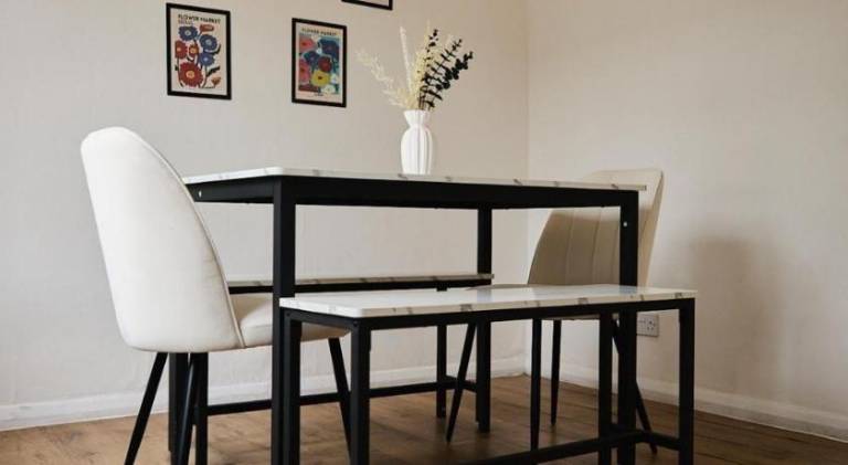 Stylish Wembley Home with Hot Tub, Parking & Garden — photo 4