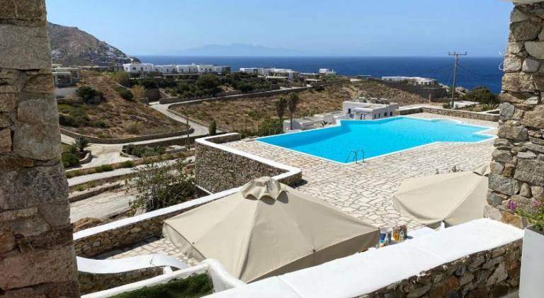 Family-oriented wonderful apartment with pool, yard & patio | Next to the beach | Dogs allowed — photo 2