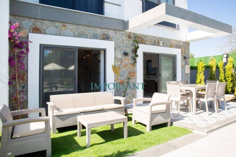 Villa with yard, patio & private pool — photo 4
