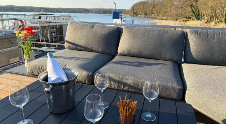 Hausboot TraumZeitBoot Helmut - exklusiver Festlieger in perfekter Lage am Scharmutzelsee Bad Saarow in Bad Saarow