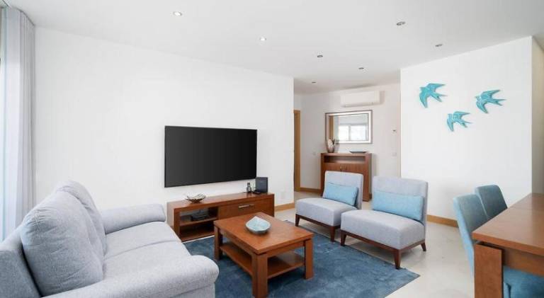 Apartment with pool in Lagos