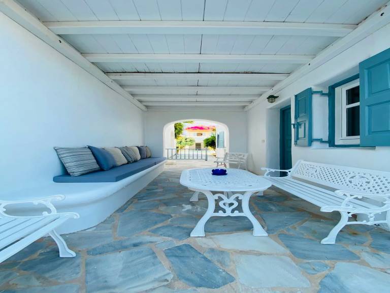 Villa with pool — photo 5