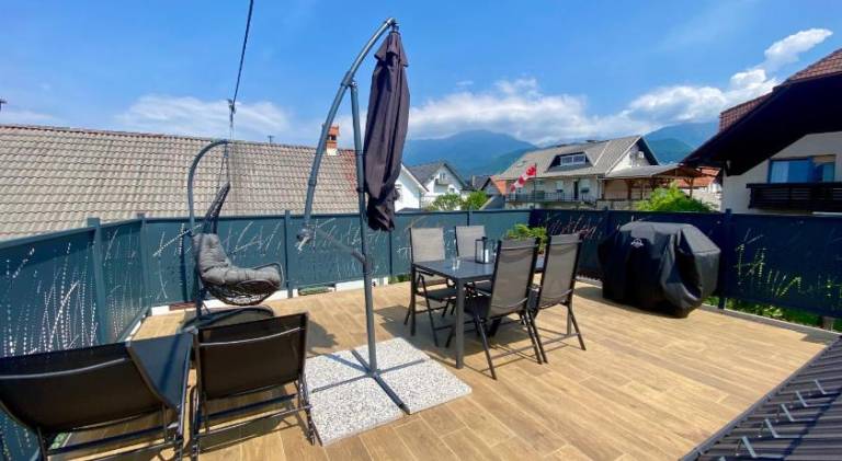 Apartment with barbecue & patio in Bled