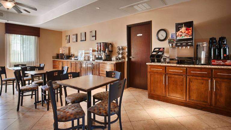 Best Western Plus Main Street Inn — photo 4