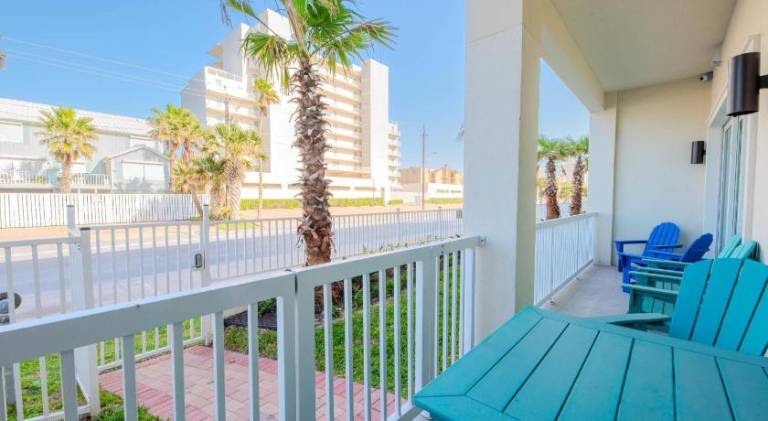 Holiday apartment with pool — photo 4
