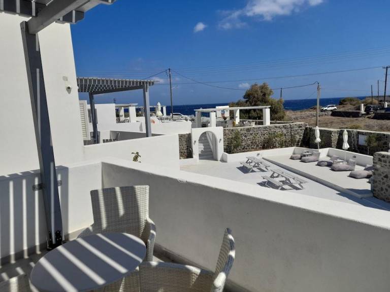 Rental apartment with terrace, barbeque & pool — photo 5