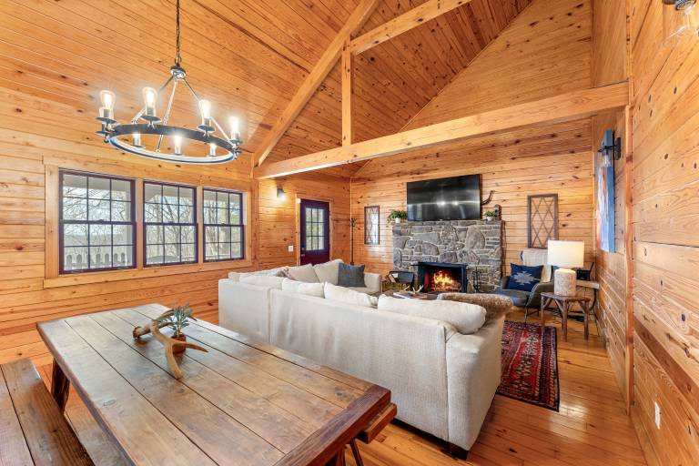 5 Mi to Beaver Lake: Family Cabin w/ Game Room — photo 4