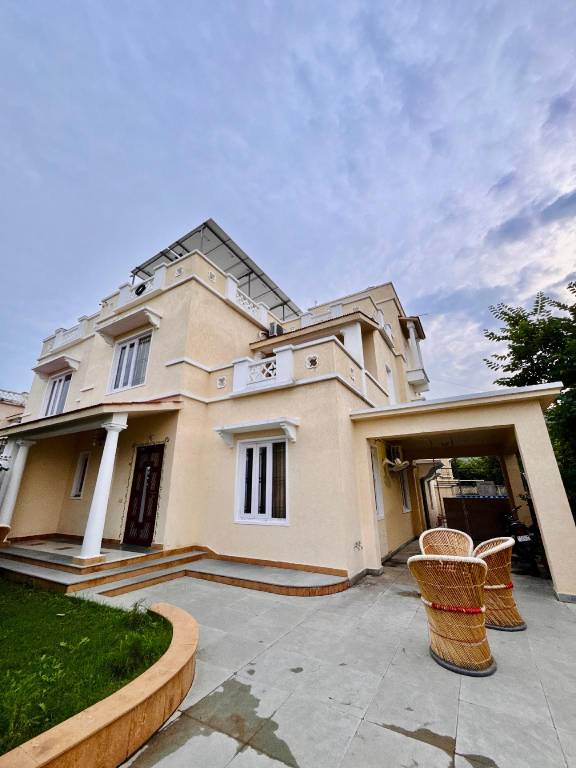 Spacious villa with terrace, yard & private pool | Pet-friendly — photo 3