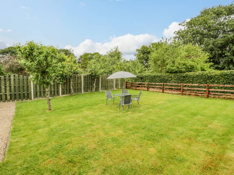 Family-friendly beautiful cottage with yard | Pet-friendly — photo 2