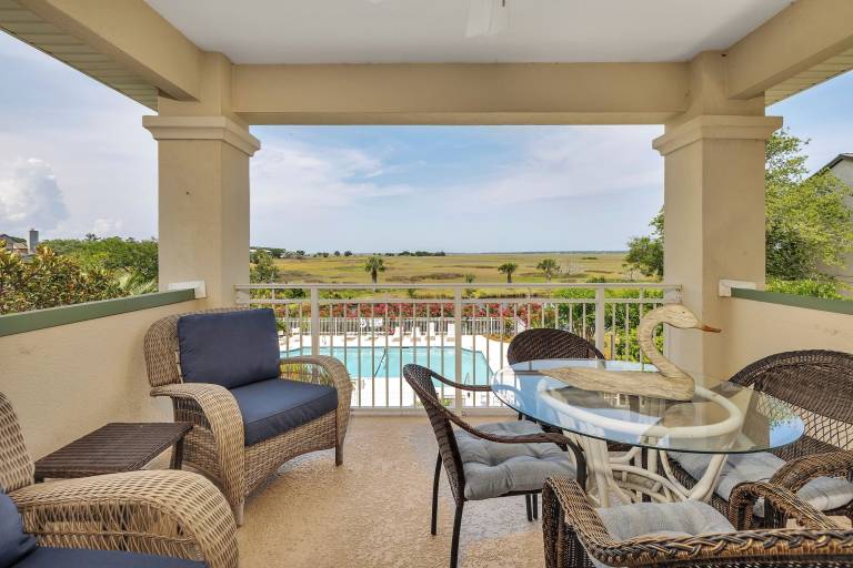 Condo Sea Island