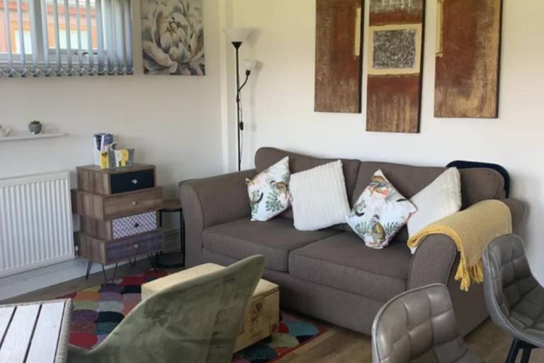 2 Bed Chalet Sleeps 6 - Pets, Near Beach, Parking — photo 4