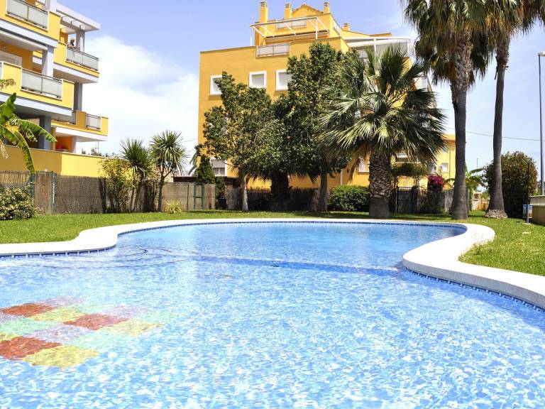 Beachside Apartment with Pool, Terrace & Parking, Near Dénia - Sleeps 4 — photo 2