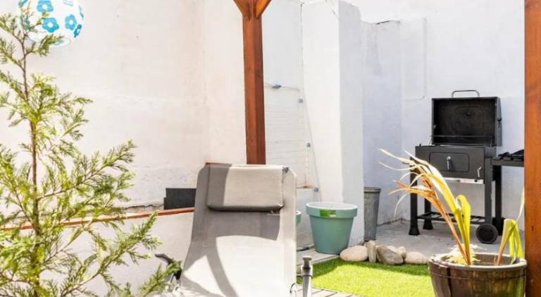 Lisbon Garden Stays, with BBQ, Easy Parking near Tejo, Fast Access to Alfama & Downtown in Lisbon