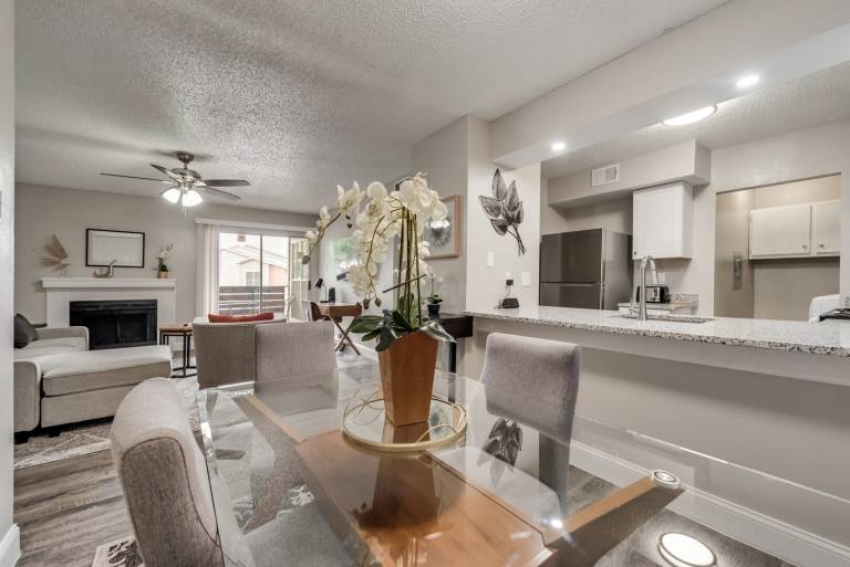 I009–World Cup Stay - 18 min to AT&T - Sleeps 3 - Public Transit — photo 5