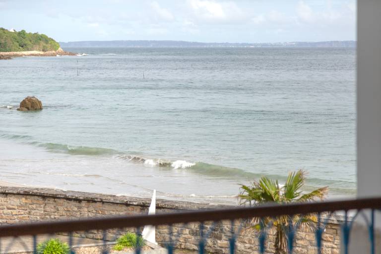 Apartment 'Sea View on the Beach' with Sea View, Shared Pool and Wi-Fi — photo 4