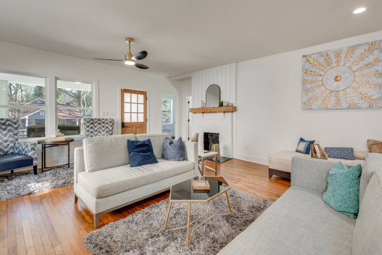 < 4 Mi to Mercedes-Benz: Modern West End ATL Stay — photo 5