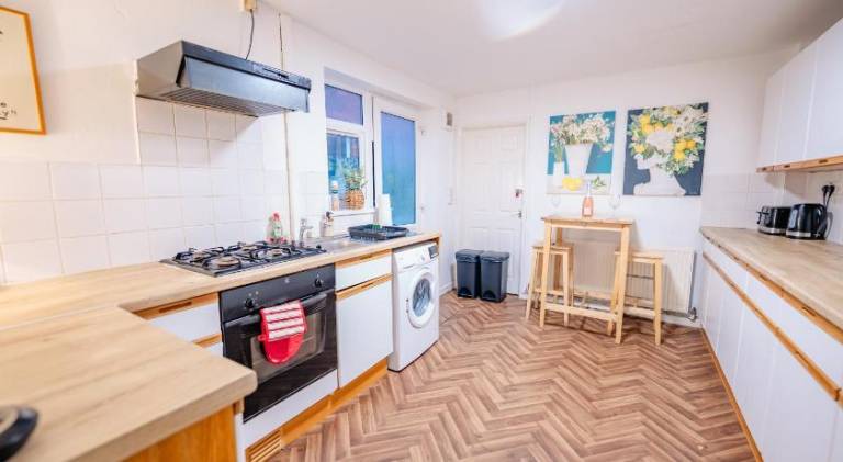 5 Bed 2 Bath - Cardiff Central Getaway - Free Parking — photo 4