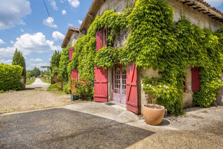 House with barbecue, patio & garden | Garden view | Good for workation in Libourne