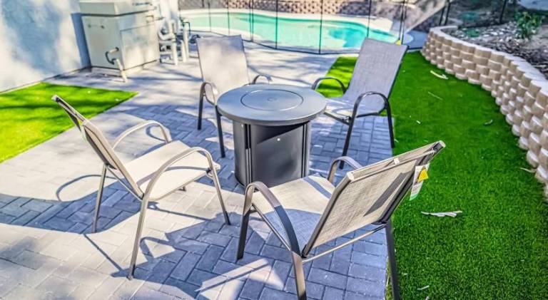 House with private pool, BBQ & yard — photo 4