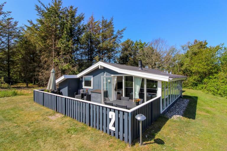 Fully equipped pleasant vacation home with barbeque, hot tub & patio | Dogs allowed in Lokken