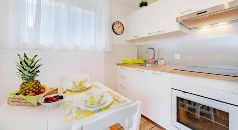 Holiday apartment with garden — photo 5