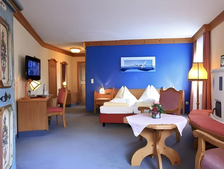 Chalet with sauna, garden & heated pool in Filzmoos