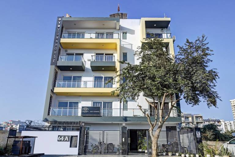 Townhouse Tipsyy Near Bestech Central