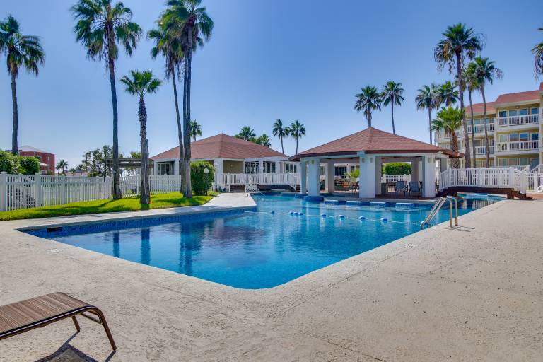 South Padre Island Condo: Walk to the Beach! — photo 3