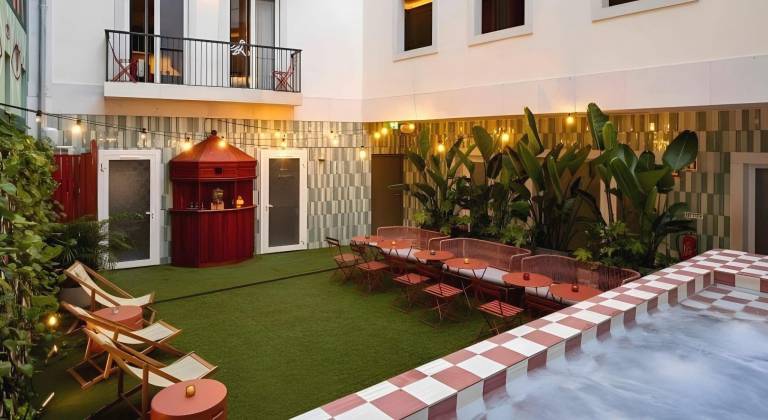 Serviced apartment with patio & pool | Close to São Jorge Castle — photo 5